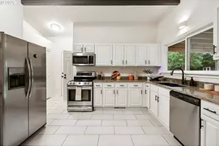 13243 NE Sacramento Dr, Portland, OR 97230 - Photo 9