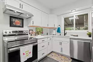 5360 SW Dover Ln, Portland, OR 97225 - Photo 11