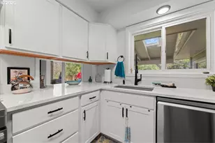 5360 SW Dover Ln, Portland, OR 97225 - Photo 15