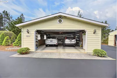 621 Glenbrook Cir, Florence, OR 97439 - Photo 37