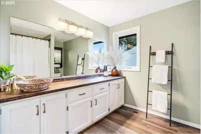 17529 SW Beaver Ct, Beaverton, OR 97003 - Photo 25