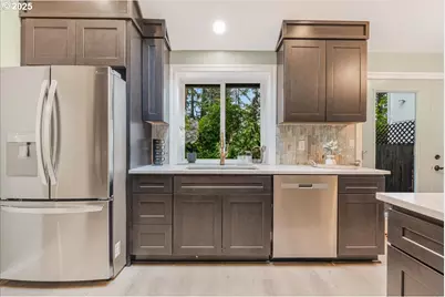 17529 SW Beaver Ct, Beaverton, OR 97003 - Photo 13