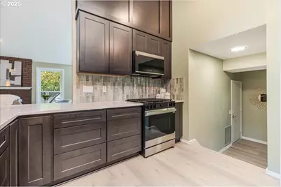 17529 SW Beaver Ct, Beaverton, OR 97003 - Photo 11