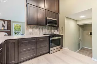 17529 SW Beaver Ct, Beaverton, OR 97003 - Photo 11