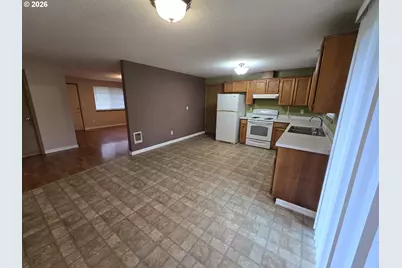 1106 S 11th Ave, Kelso, WA 98626 - Photo 9