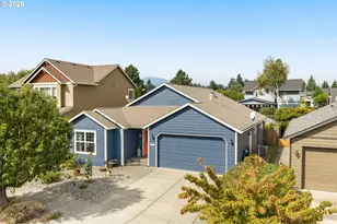 1742 22nd St, Hood River, OR 97031 - Photo 1