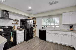 11446 NE San Rafael St, Portland, OR 97220 - Photo 15