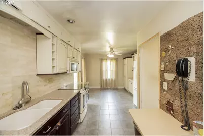 11425 NE Shaver St, Portland, OR 97220 - Photo 9