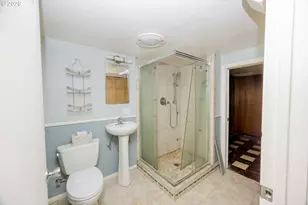 11425 NE Shaver St, Portland, OR 97220 - Photo 19