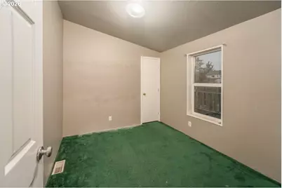 2703 J St, Springfield, OR 97477 - Photo 9