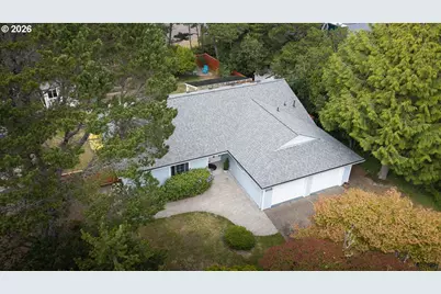 205 NW Lancer St, Lincoln City, OR 97367 - Photo 25