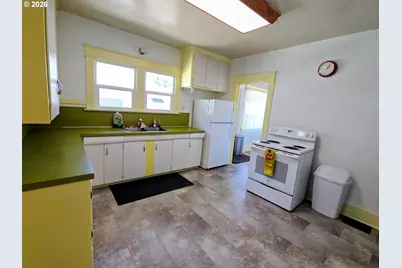 1439 Union Ave, North Bend, OR 97459 - Photo 5