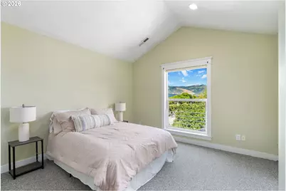 214 N 18th St, Hood River, OR 97031 - Photo 15