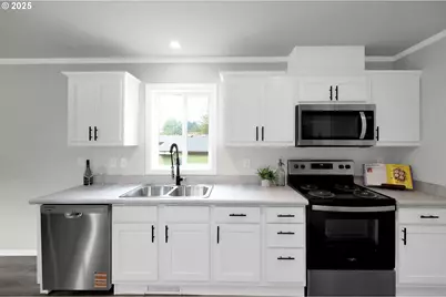 48113 Commercial St, Oakridge, OR 97463 - Photo 15