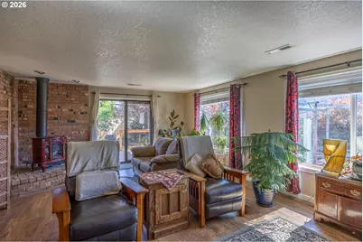 3457 W Normandy Ave, Roseburg, OR 97471 - Photo 5