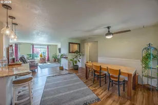 3457 W Normandy Ave, Roseburg, OR 97471 - Photo 3