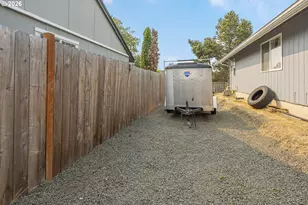 849 E 9th Ct, Lafayette, OR 97127 - Photo 37