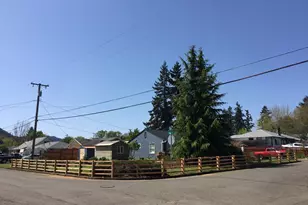 10 SW Peach Ln, Winston, OR 97496 - Photo 3
