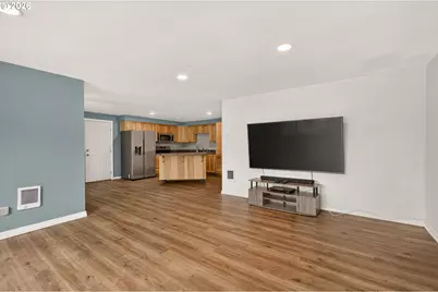 440 NE 3rd St, Willamina, OR 97396 - Photo 5