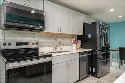 2022 SE 143rd Ave, Portland, OR 97233 - Photo 9