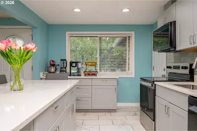 2022 SE 143rd Ave, Portland, OR 97233 - Photo 11