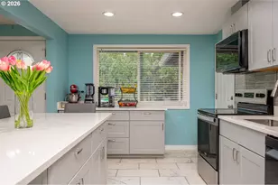 2022 SE 143rd Ave, Portland, OR 97233 - Photo 11