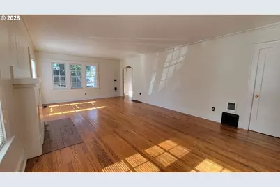 1445 W 11th Ave, Eugene, OR 97402 - Photo 3