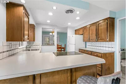 7150 SW Hyland Way Ct, Beaverton, OR 97008 - Photo 9