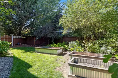 975 NE Ayrshire Dr, Hillsboro, OR 97124 - Photo 45