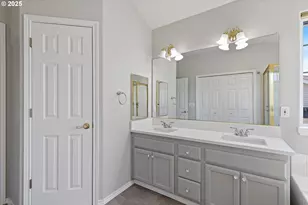 975 NE Ayrshire Dr, Hillsboro, OR 97124 - Photo 33