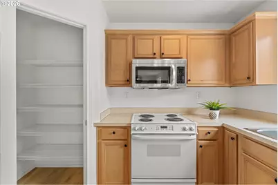 3355 SE 30th St, Gresham, OR 97080 - Photo 9