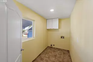 584 Exchange St, North Bend, OR 97459 - Photo 13
