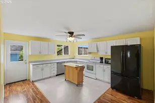 584 Exchange St, North Bend, OR 97459 - Photo 9