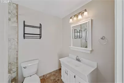 584 Exchange St, North Bend, OR 97459 - Photo 29