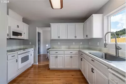 550 Skookum Ct, Columbia City, OR 97018 - Photo 7