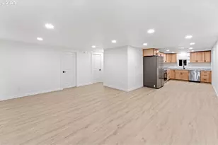 47875 Elgin Ave, Oakridge, OR 97463 - Photo 9