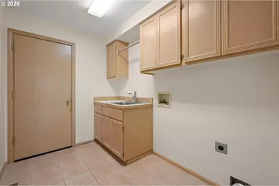 812 Marilyn Ct, Springfield, OR 97477 - Photo 37