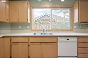 812 Marilyn Ct, Springfield, OR 97477 - Photo 9