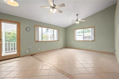 812 Marilyn Ct, Springfield, OR 97477 - Photo 13