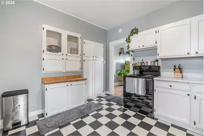 1914 N Pacific Ave, Kelso, WA 98626 - Photo 9