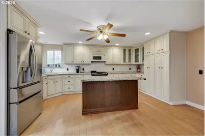 682 SE 70th Ct, Hillsboro, OR 97123 - Photo 31