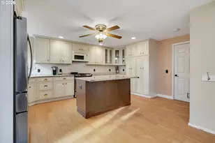 682 SE 70th Ct, Hillsboro, OR 97123 - Photo 25