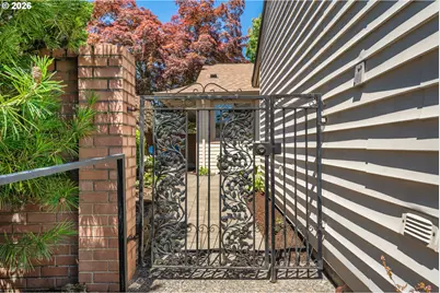 15955 SW Greens Way, Portland, OR 97224 - Photo 3
