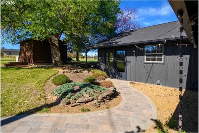 2097 NW Helmholtz Way, Redmond, OR 97756 - Photo 9