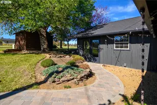 2097 NW Helmholtz Way, Redmond, OR 97756 - Photo 9