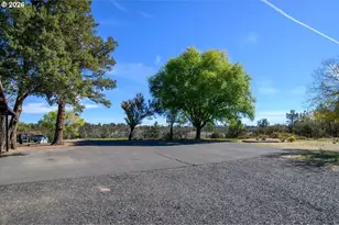 2097 NW Helmholtz Way, Redmond, OR 97756 - Photo 35