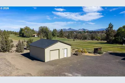 2097 NW Helmholtz Way, Redmond, OR 97756 - Photo 43