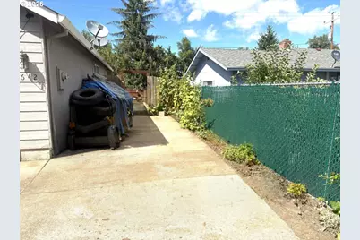 1642 SE Cortland Ave, Dallas, OR 97338 - Photo 35