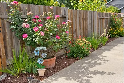 1642 SE Cortland Ave, Dallas, OR 97338 - Photo 27