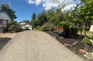 1642 SE Cortland Ave, Dallas, OR 97338 - Photo 31